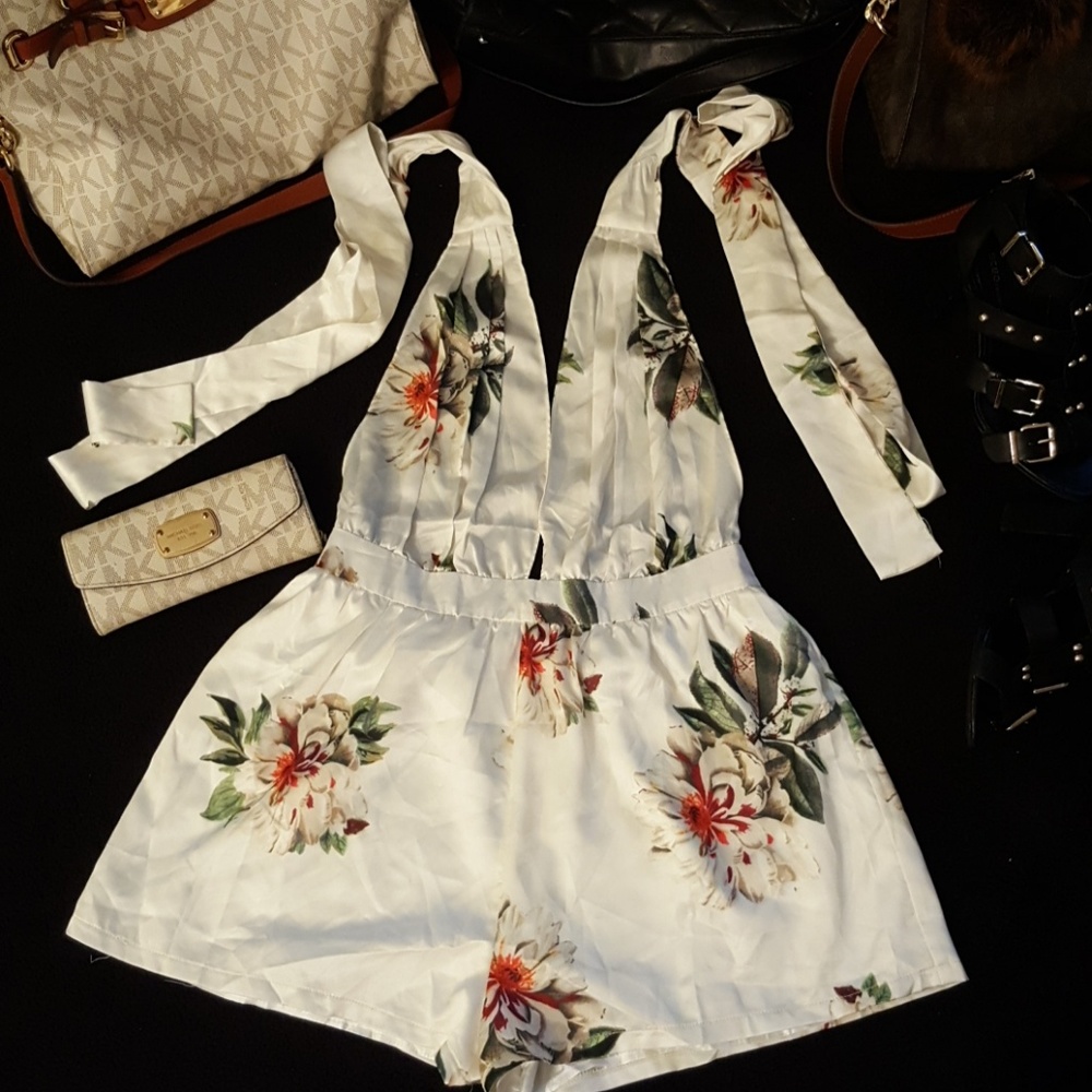 Fashion Nova Deep V halter top shorts romper